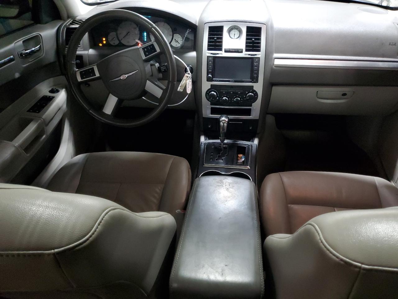 2010 Chrysler 300 - Image 8