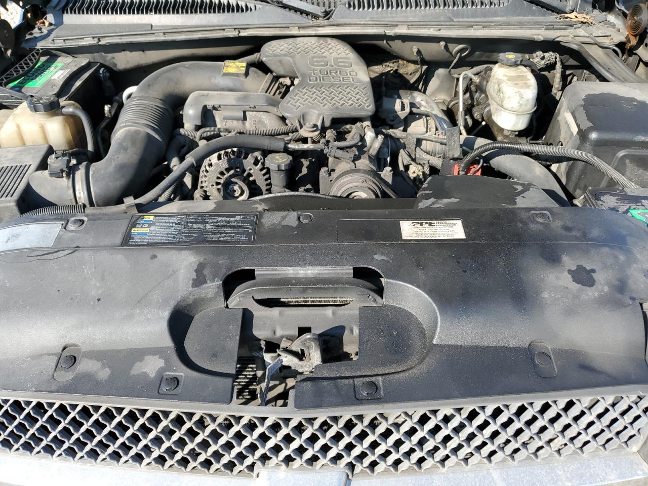 2004 Chevrolet Silverado - Image 11