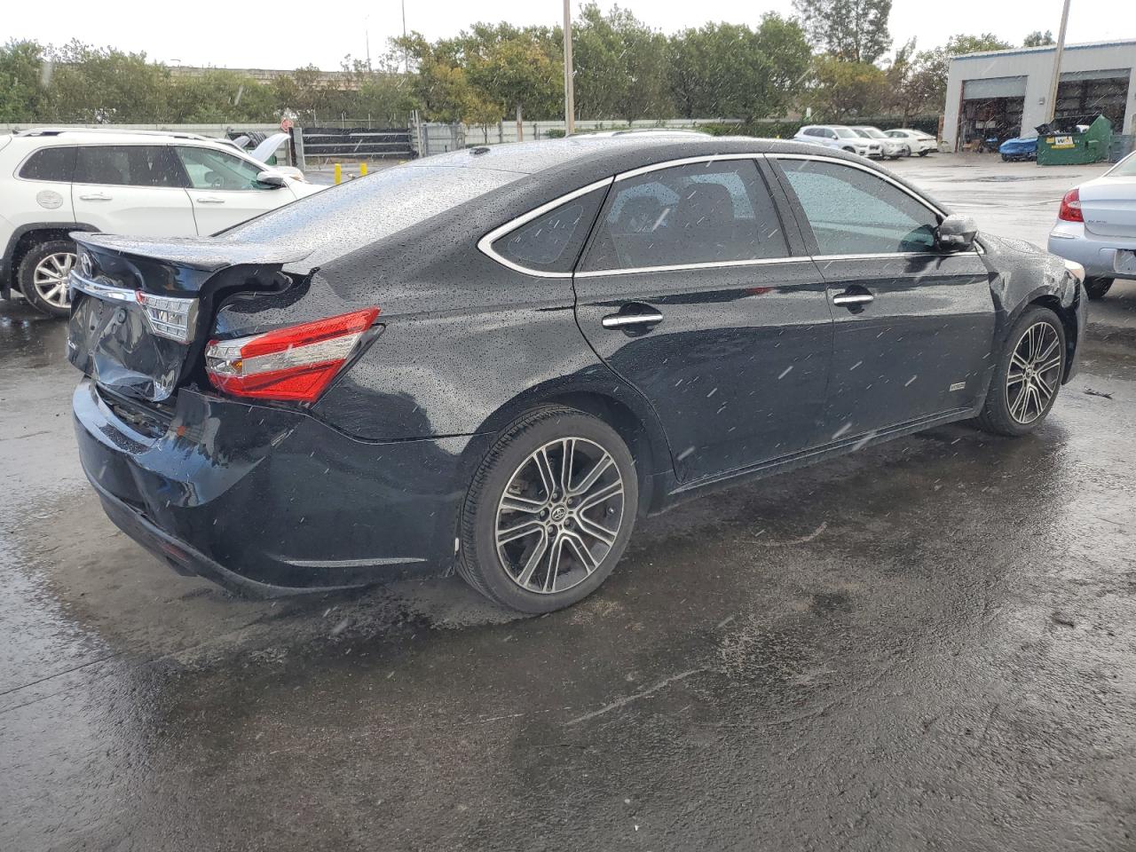 2015 Toyota Avalon - Image 3