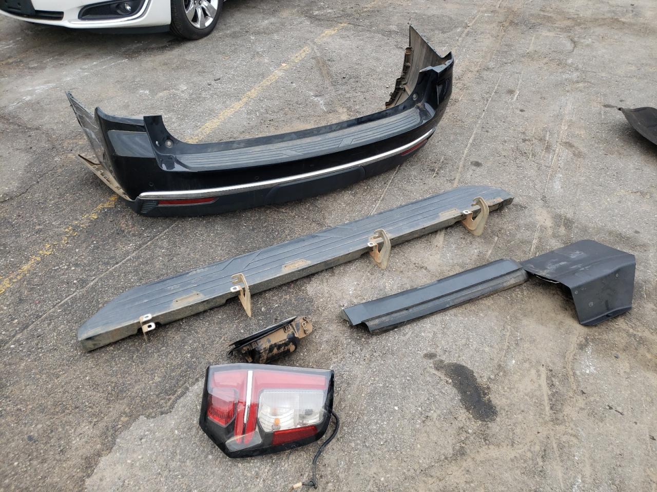 1GNSCLED8MR450579 CHEVROLET TAHOE 2021