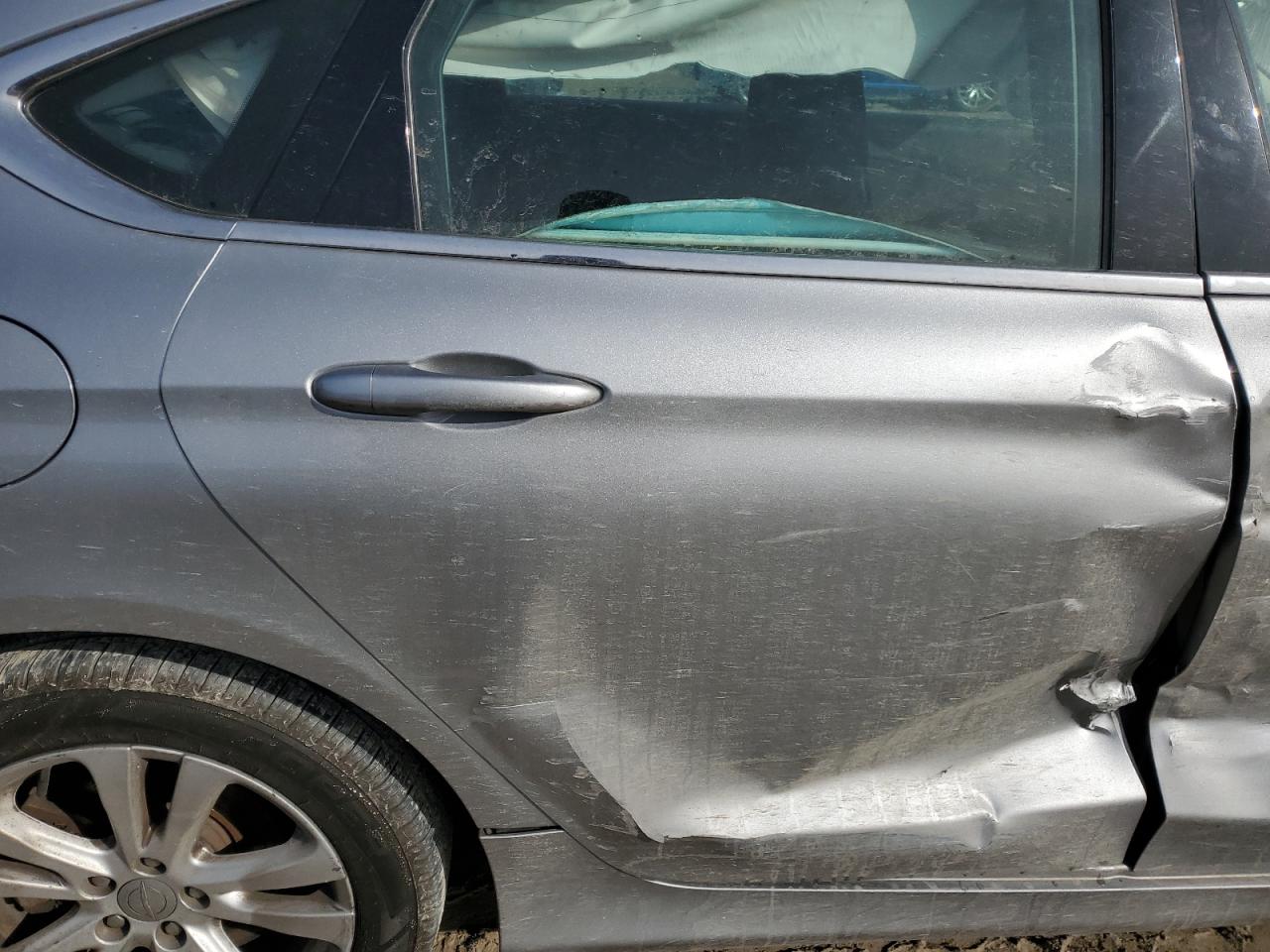 2015 Chrysler 200 - Image 10