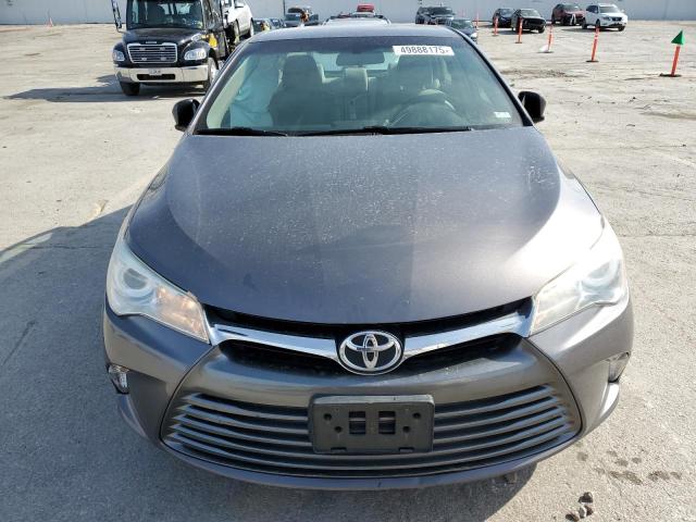 TOYOTA CAMRY 2017 Srebrny