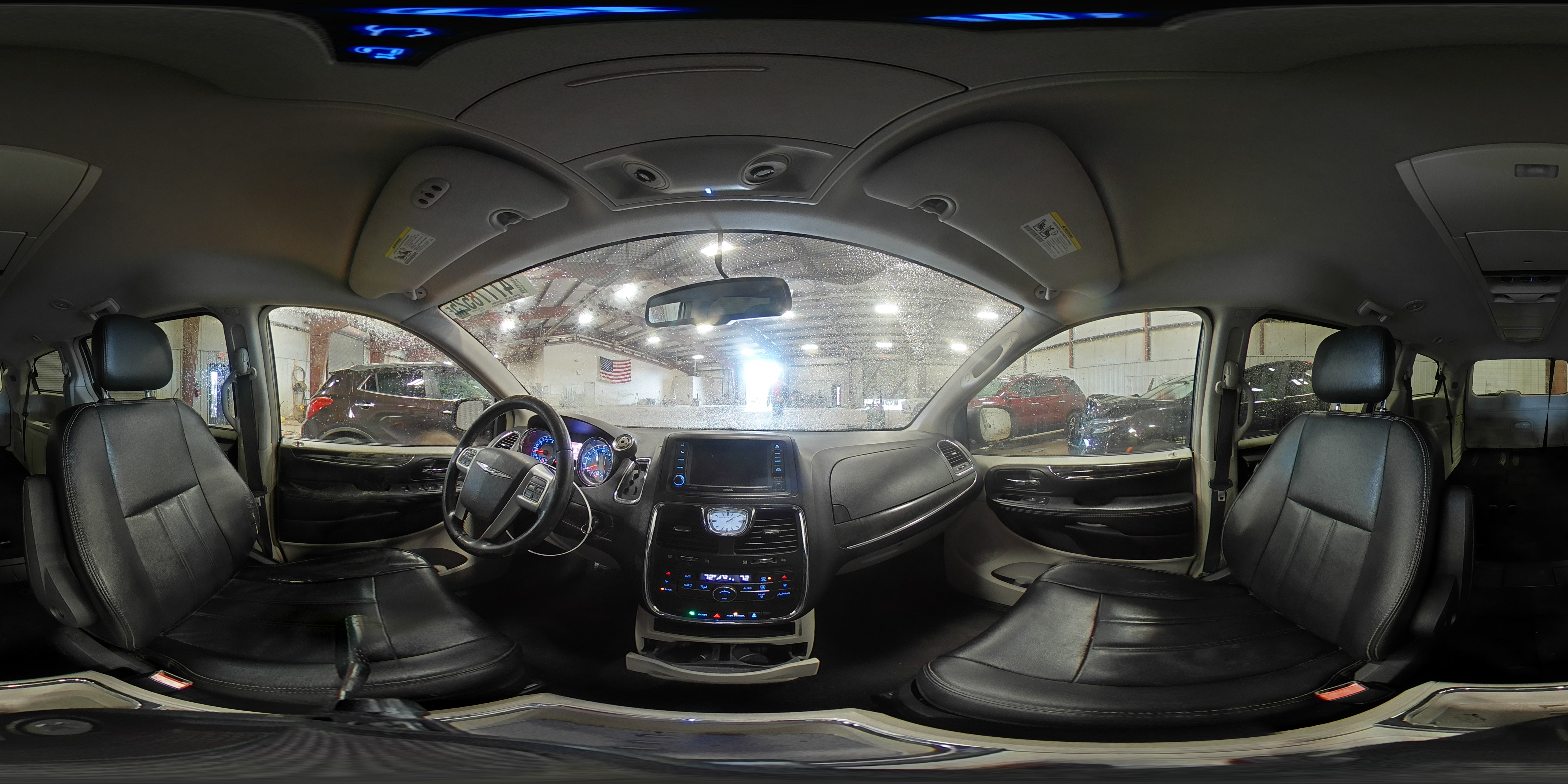 2014 Chrysler Town & Country - Image 15