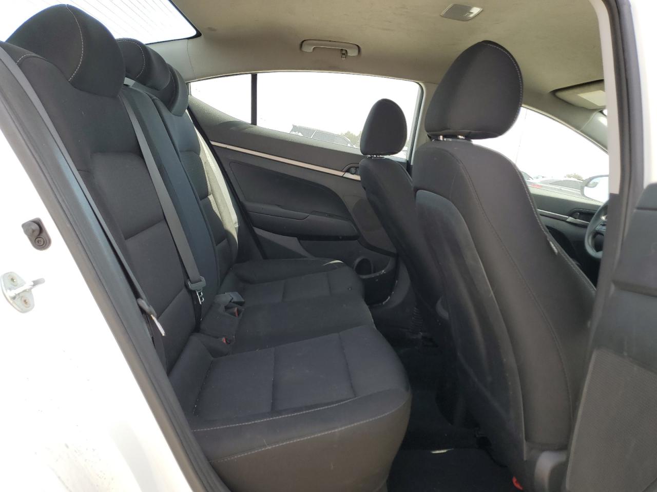 2018 Hyundai Elantra - Image 10