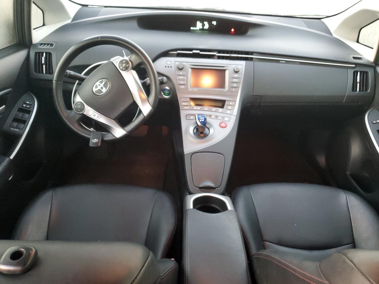 2013 Toyota Prius - Image 8