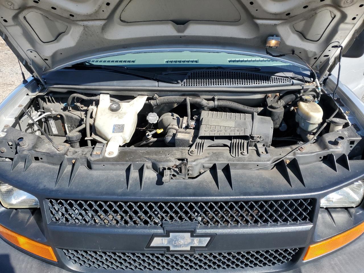 2014 Chevrolet Express - Image 12