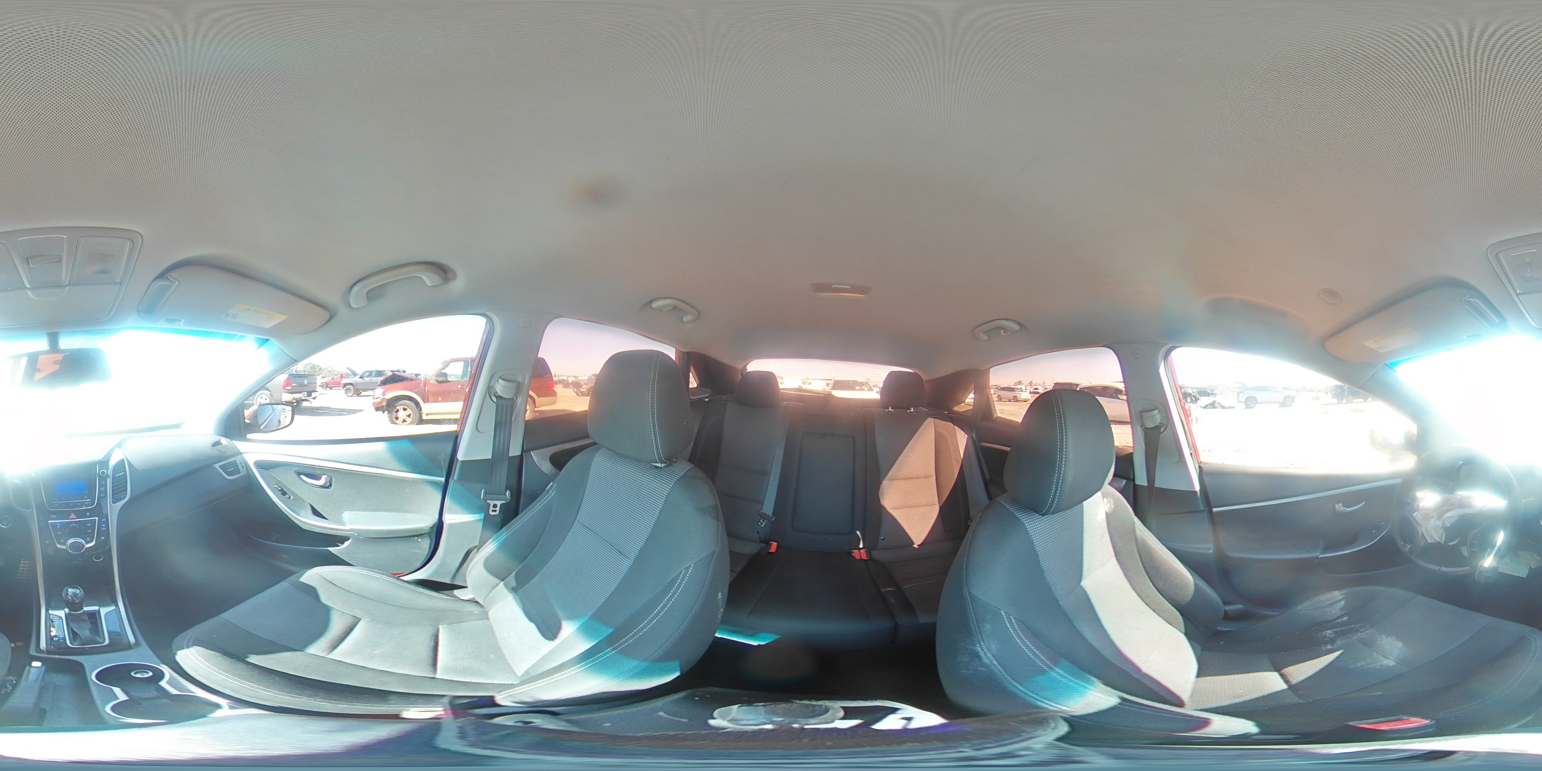 2016 Hyundai Elantra - Image 13