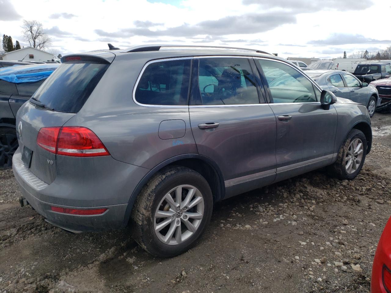 2014 Volkswagen Touareg - Image 3