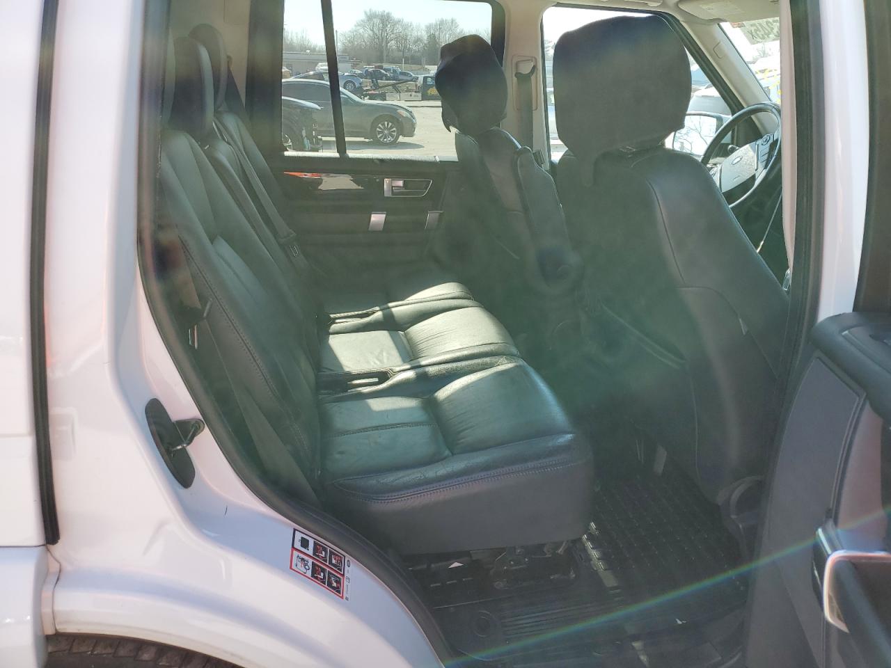 2012 Land Rover LR4 - Image 11