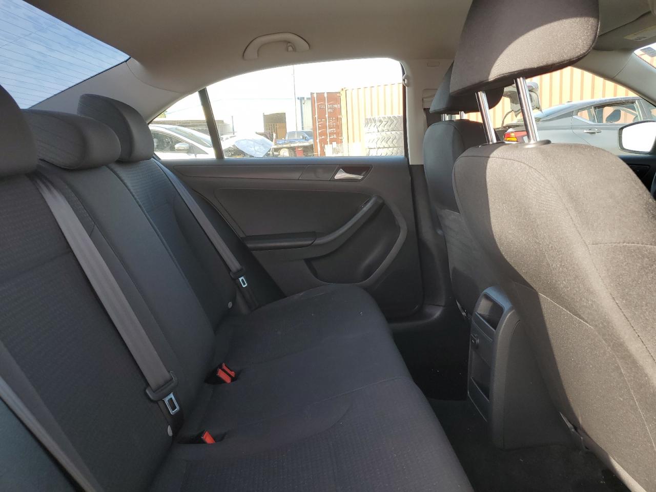 2016 Volkswagen Jetta - Image 11