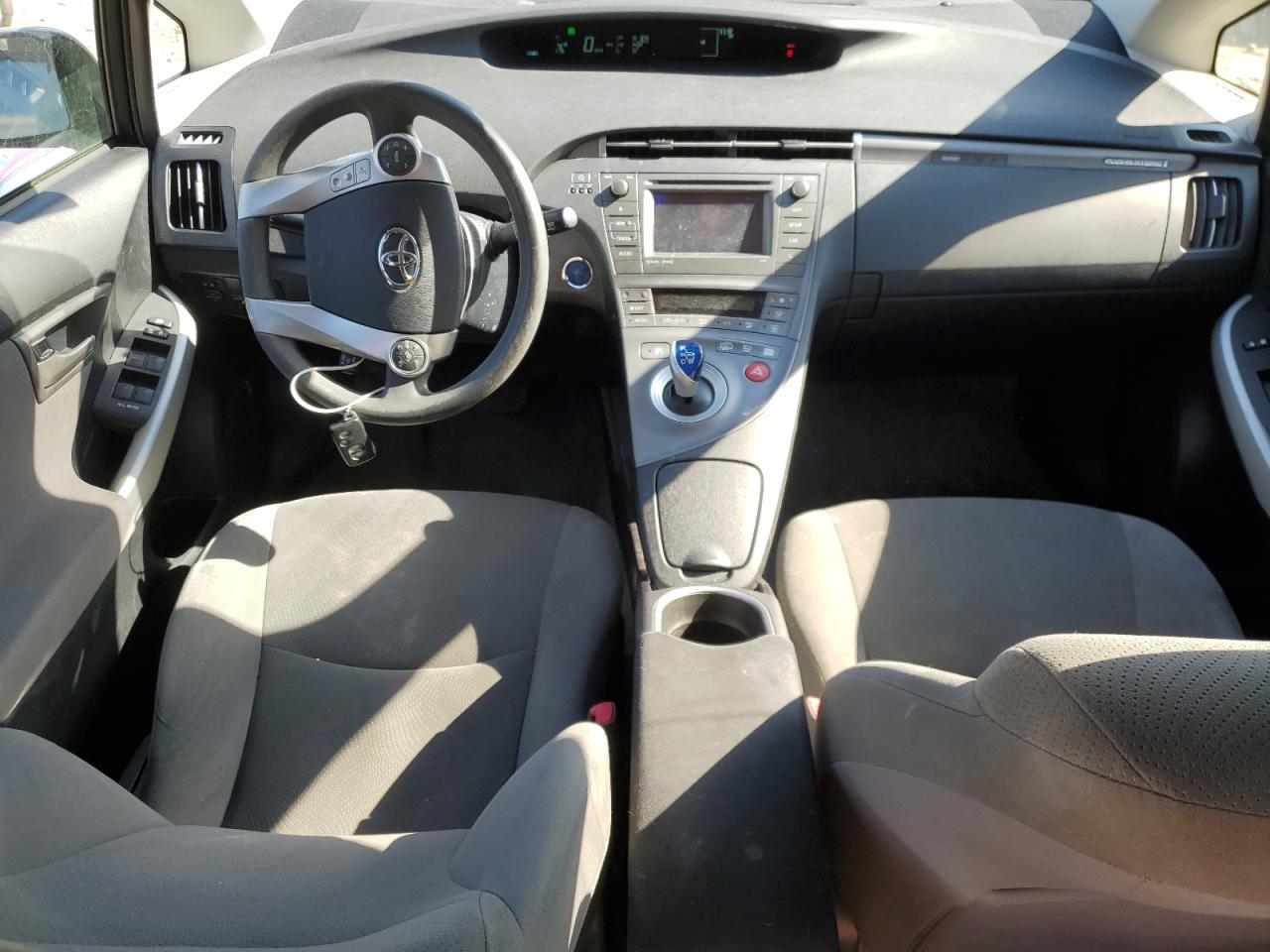 2013 Toyota Prius - Image 8