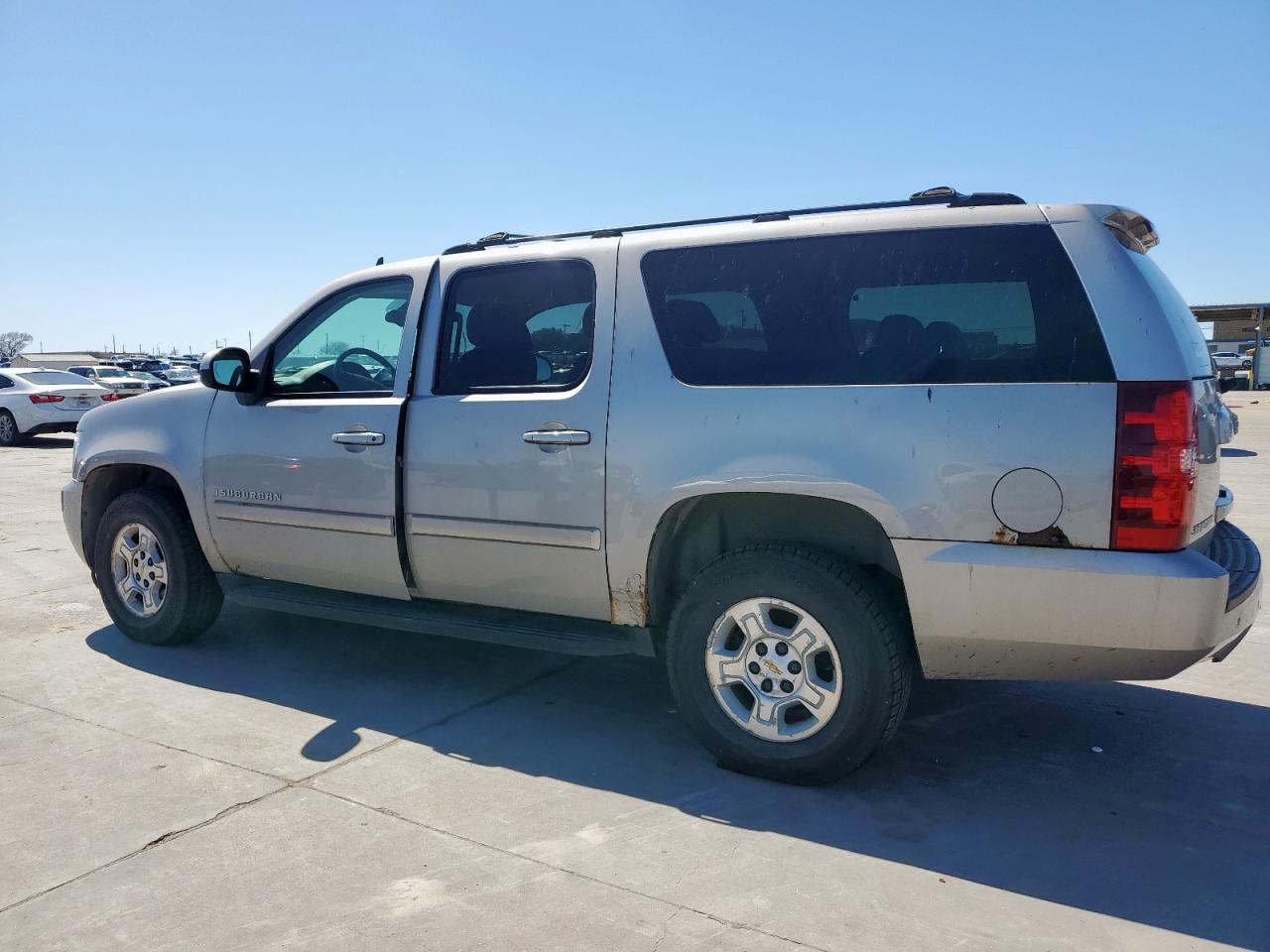 2007 Chevrolet Suburban - Image 2