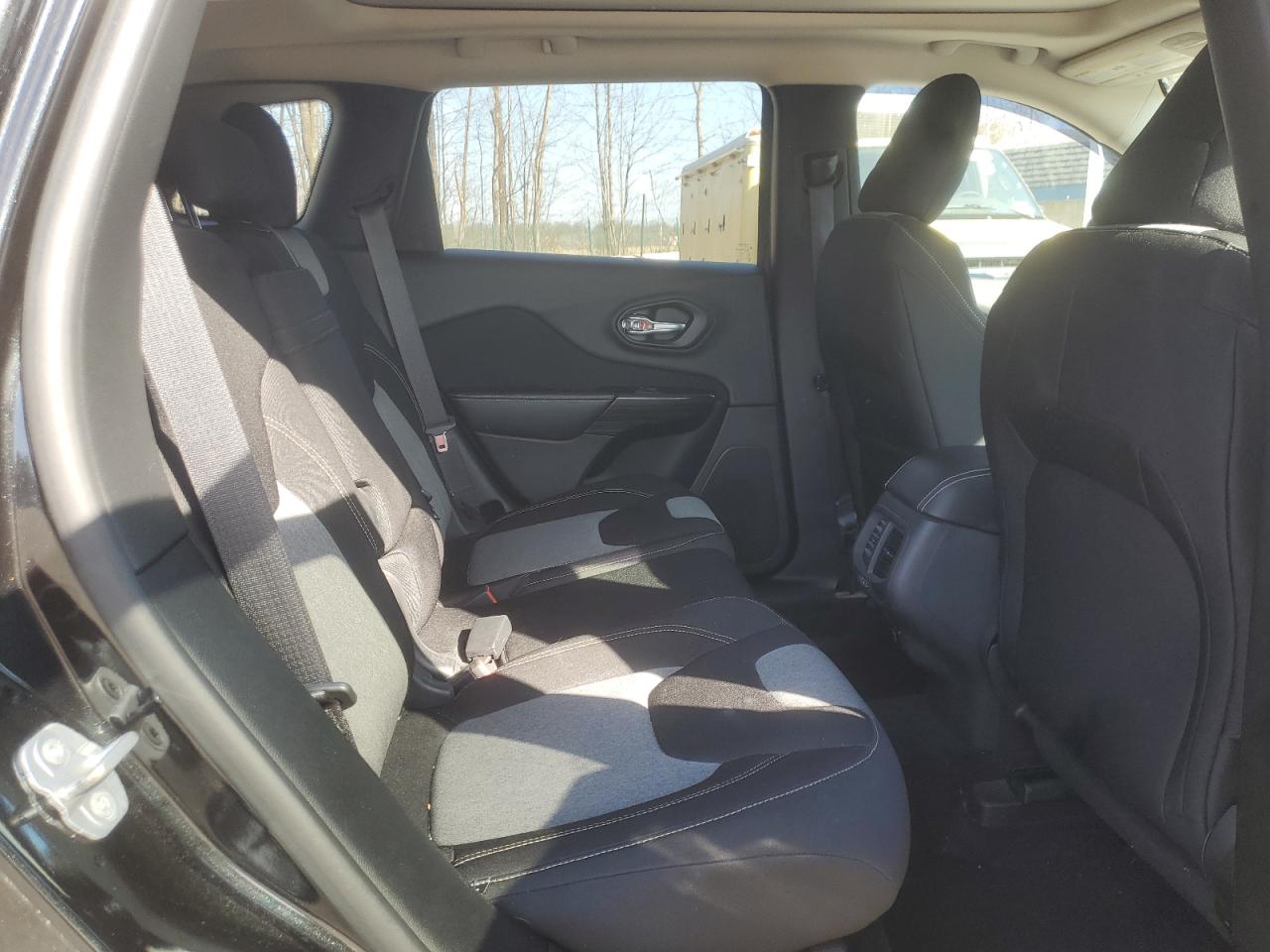 2014 Jeep Grand Cherokee - Image 11