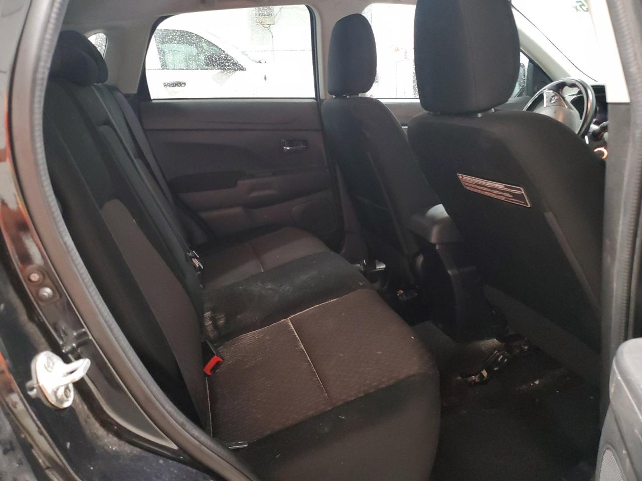 2017 Mitsubishi Outlander - Image 11