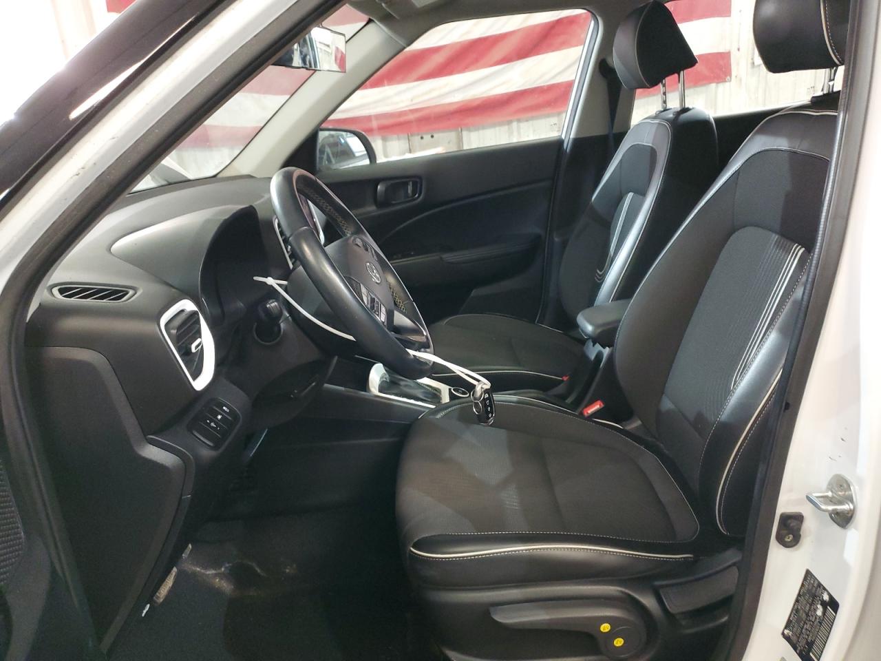 2022 Hyundai Venue - Image 7