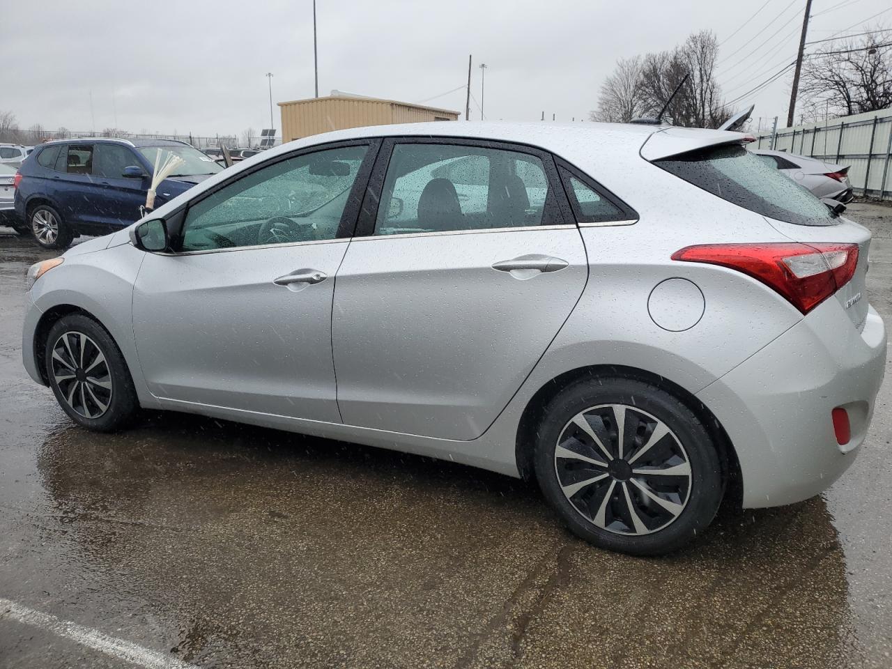 2016 Hyundai Elantra - Image 2