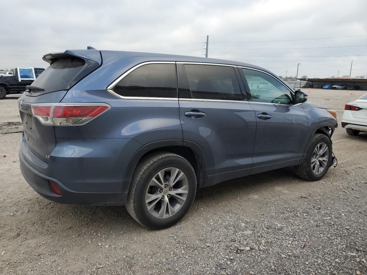 2015 Toyota Highlander - Image 3