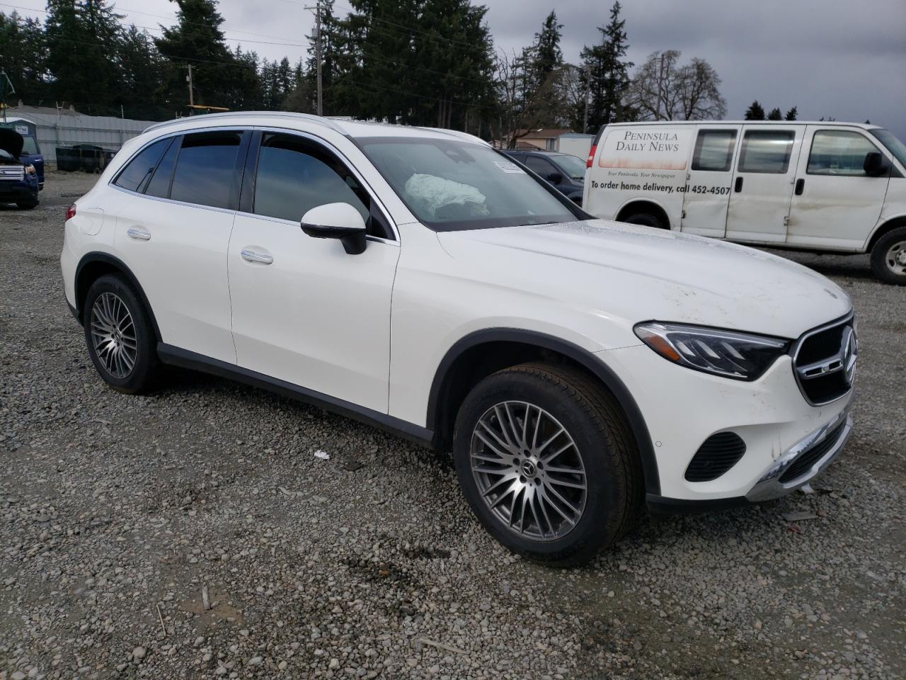 2024 Mercedes-Benz GLC - Image 4