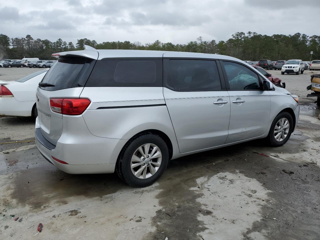 2016 Kia Sedona - Image 3