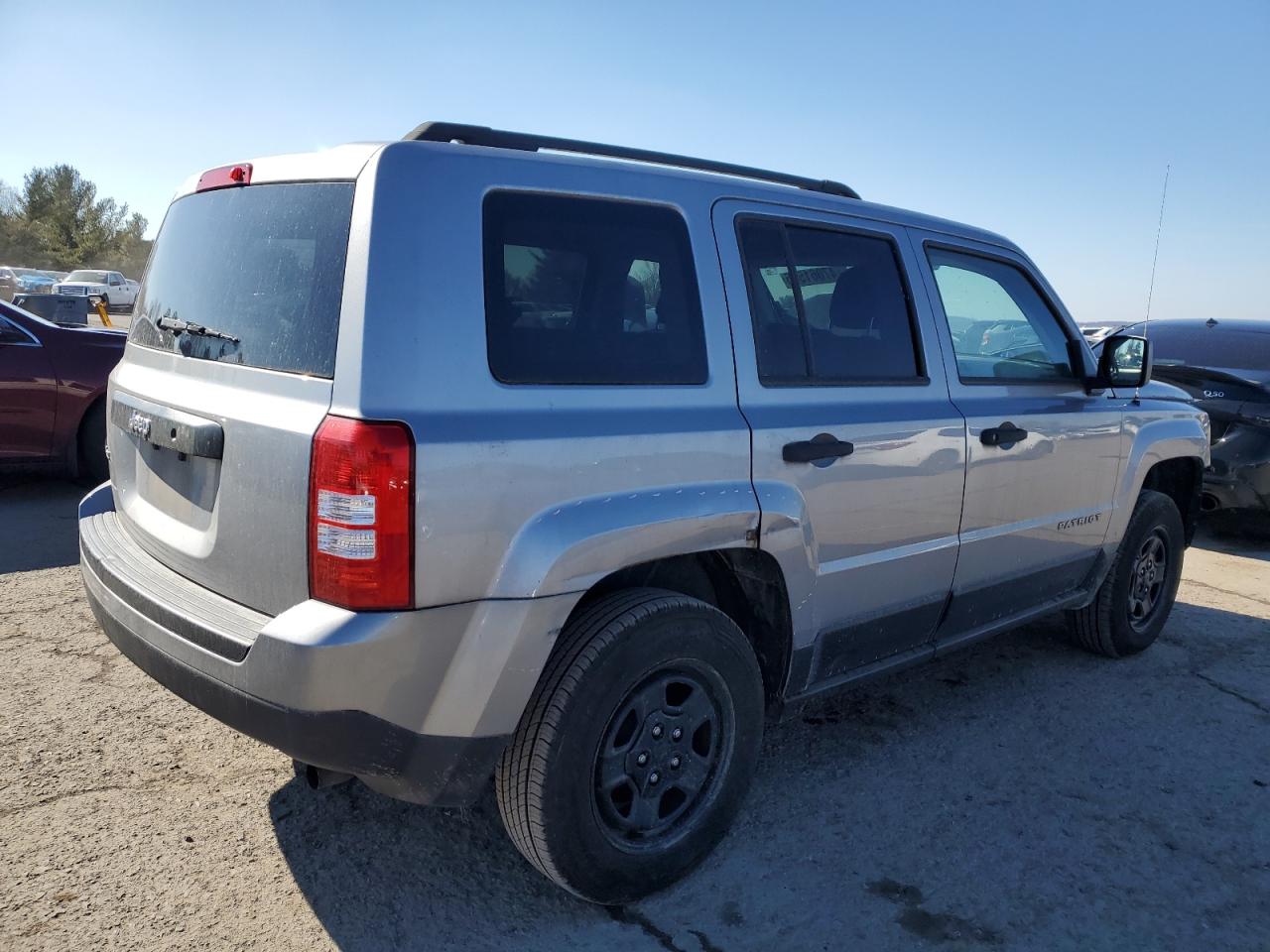 2016 Jeep Liberty (Patriot) - Image 3