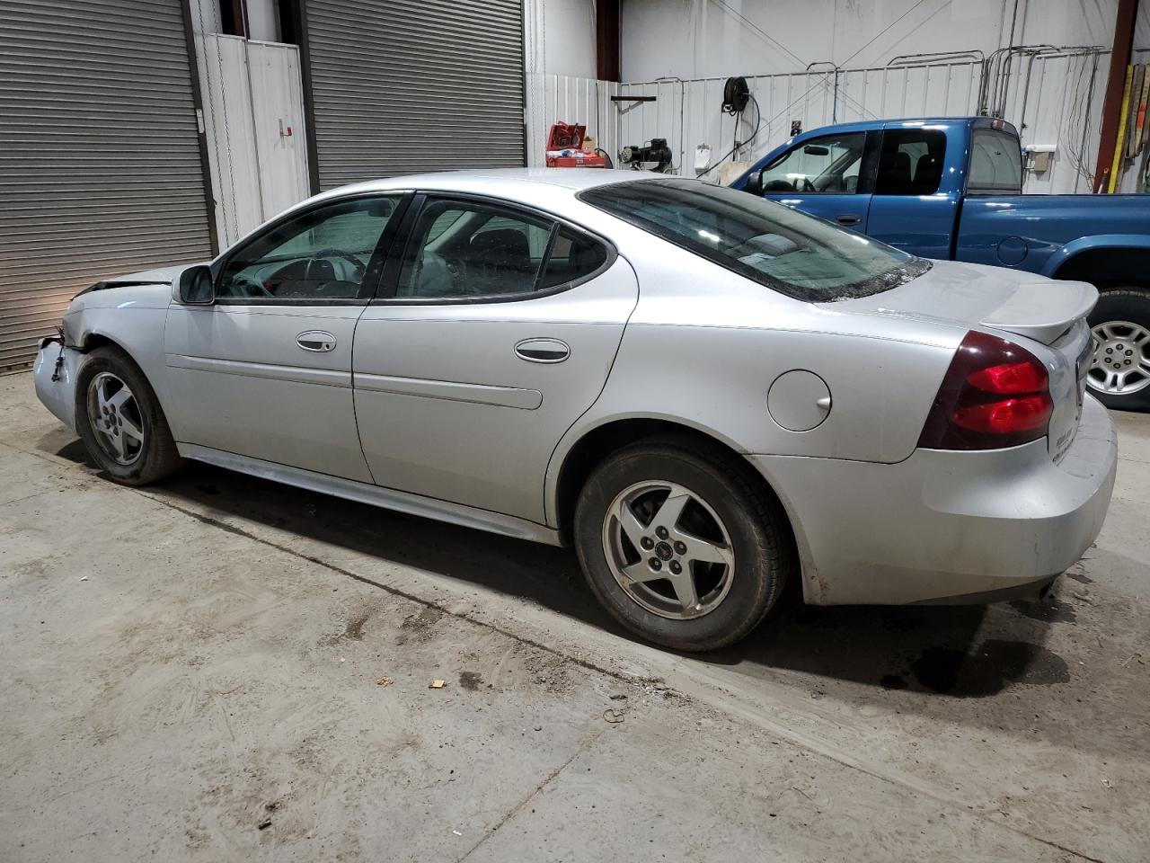 2004 Pontiac Grand Prix - Image 2