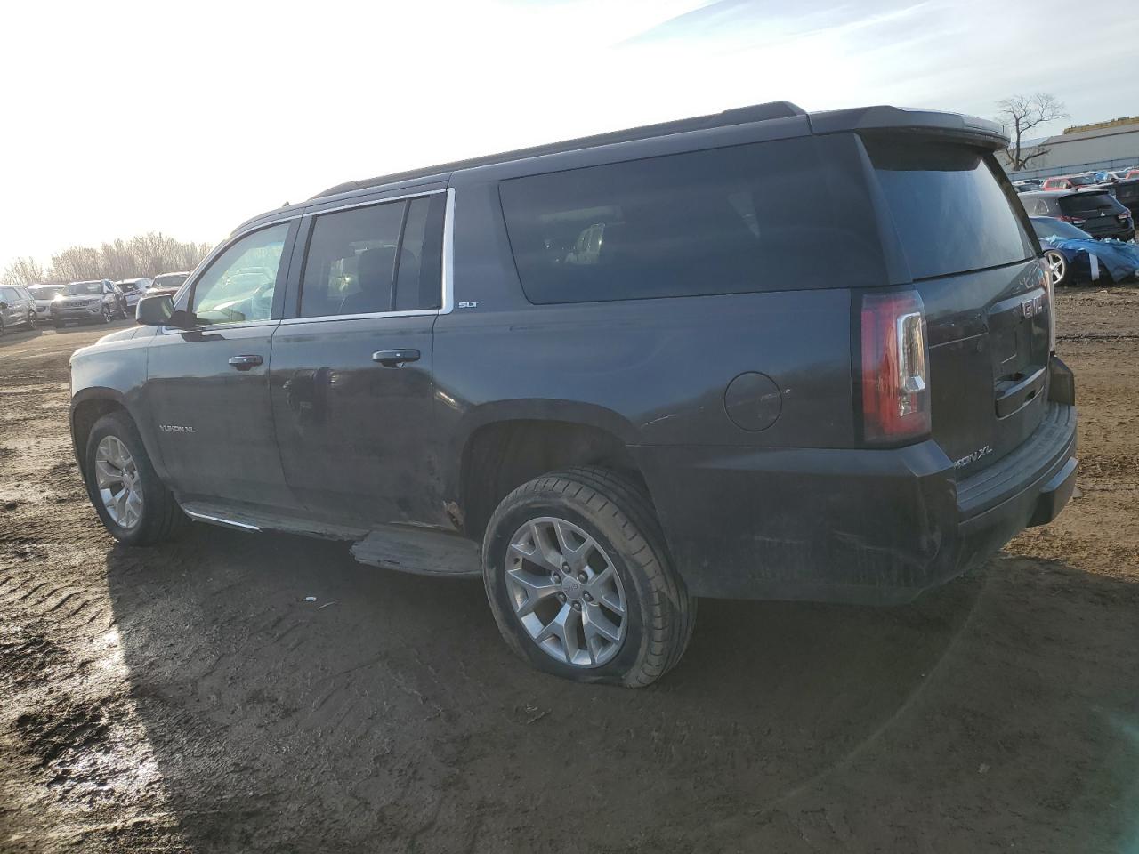 2015 GMC Yukon - Image 2