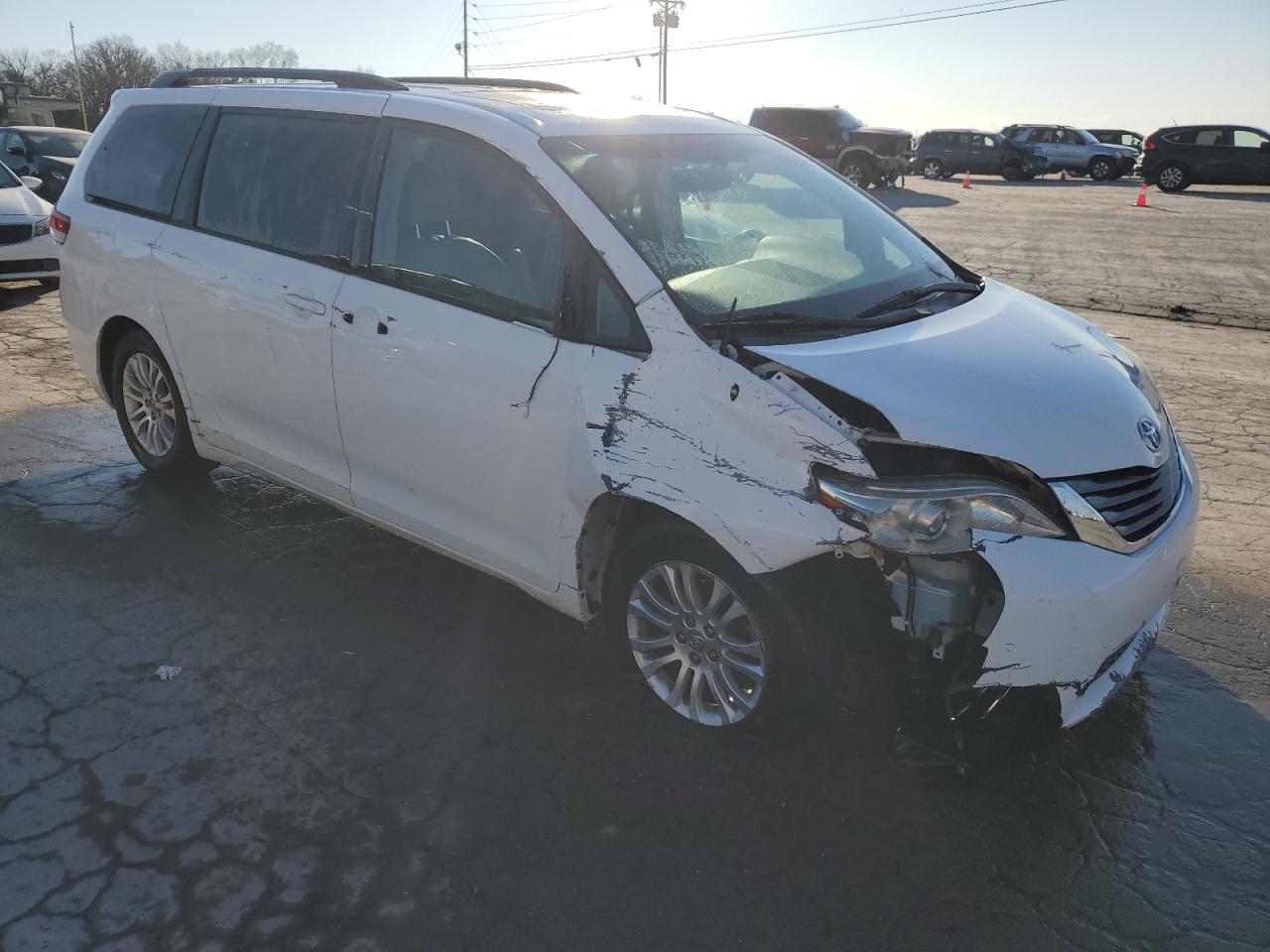 2012 Toyota Sienna - Image 4
