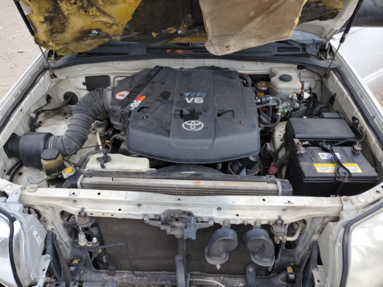 2004 Toyota 4Runner - Image 12