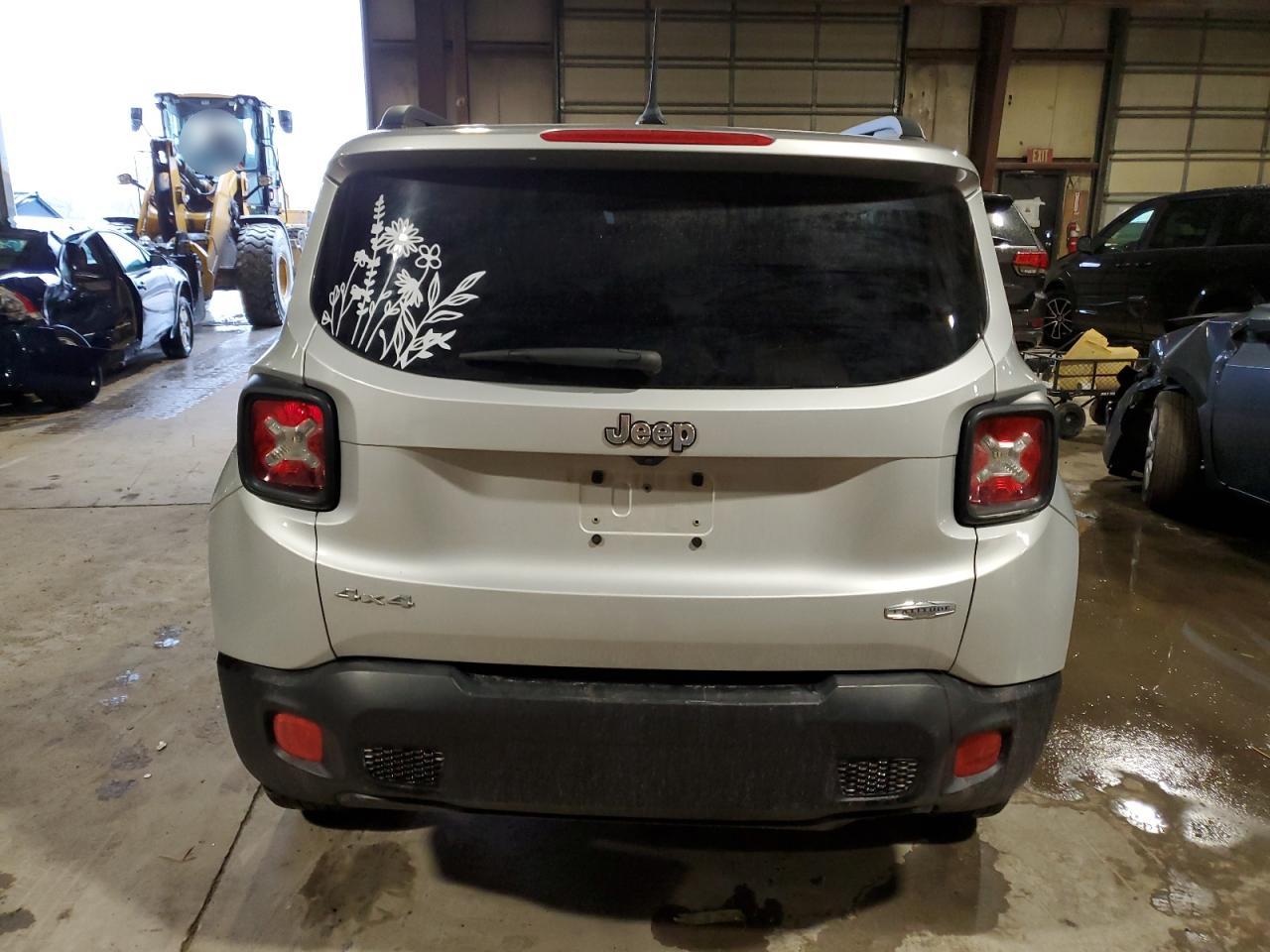 2017 Jeep Renegade - Image 6