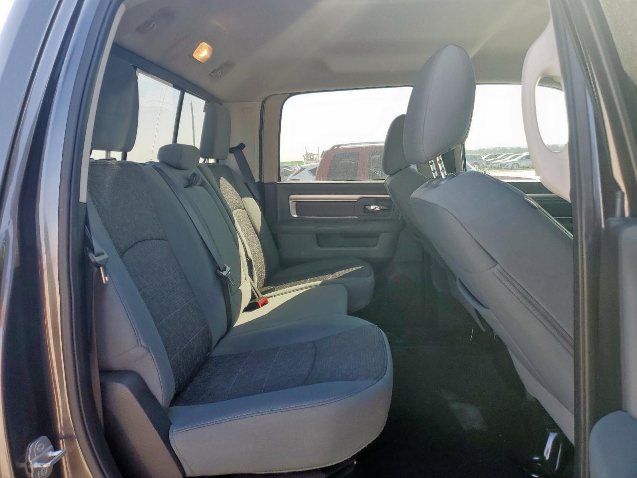 2015 RAM 1500 - Image 10
