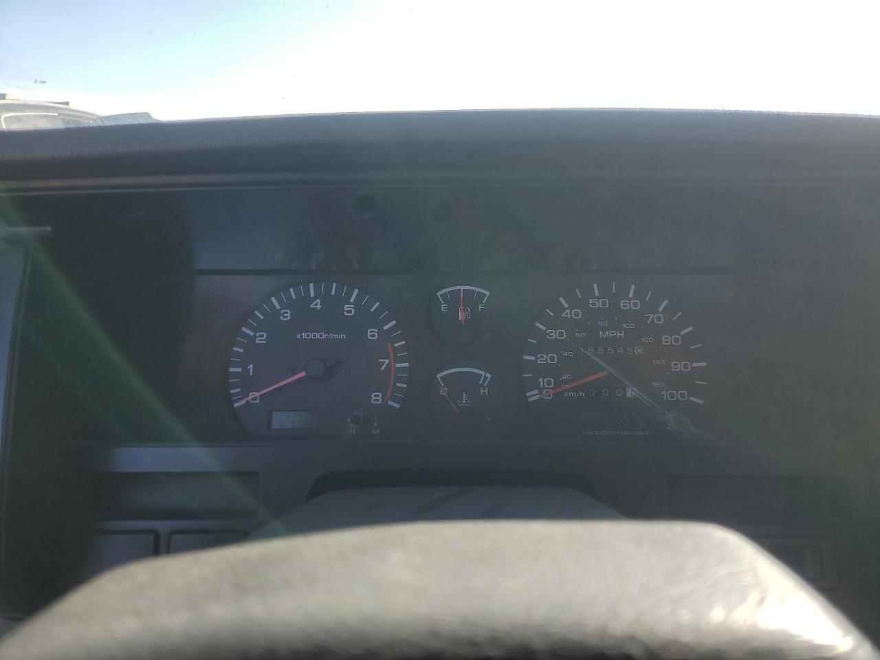1993 Nissan Titan - Image 9