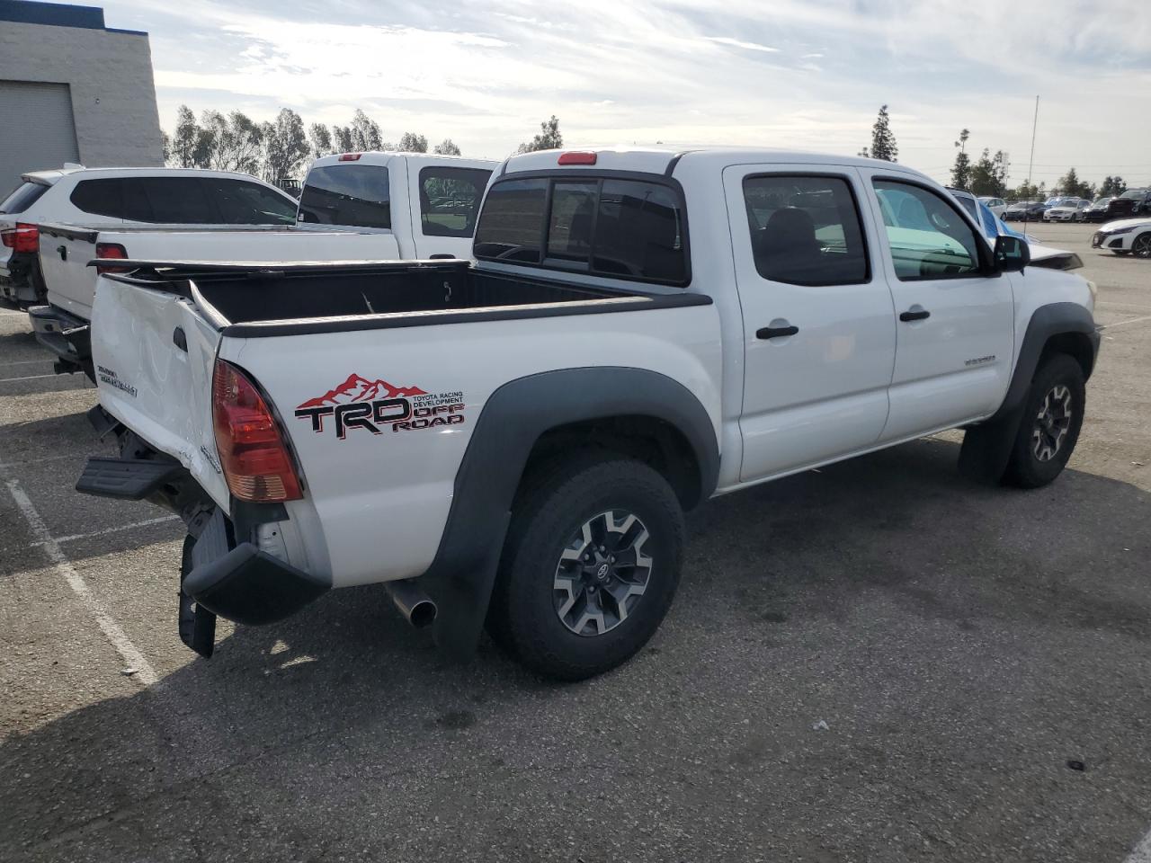 2014 Toyota Tacoma - Image 3