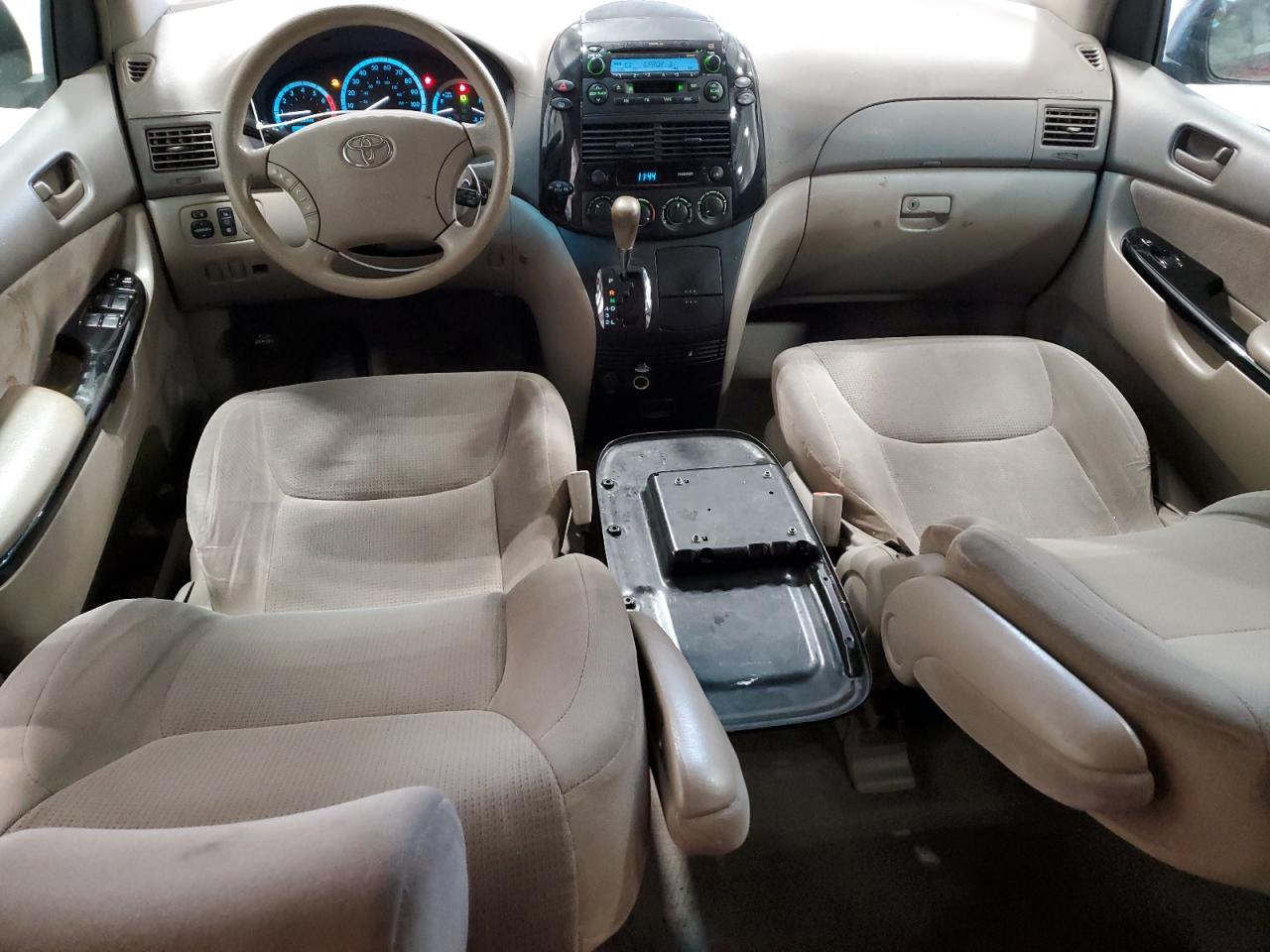 2004 Toyota Sienna - Image 8