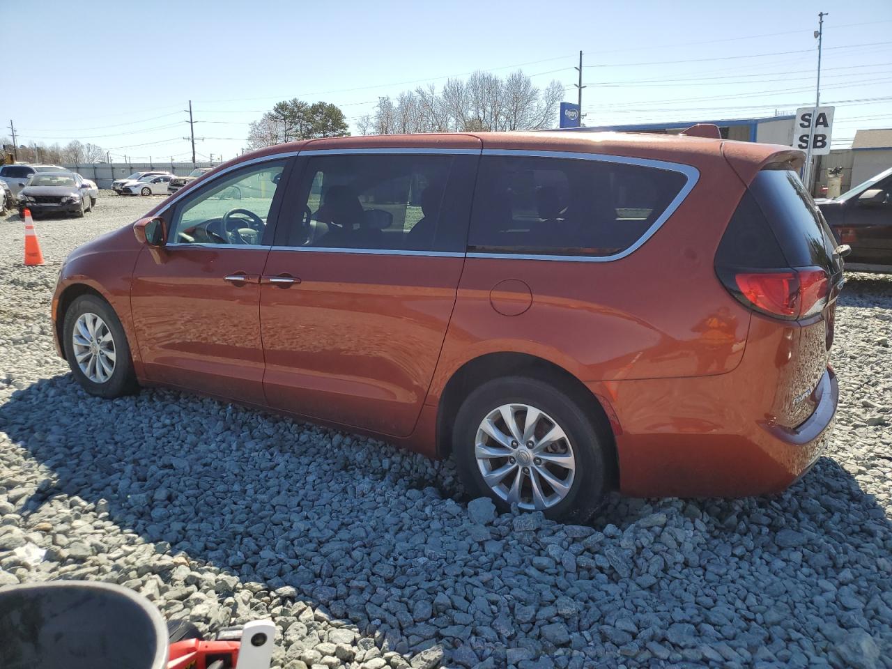 2018 Chrysler Pacifica - Image 2