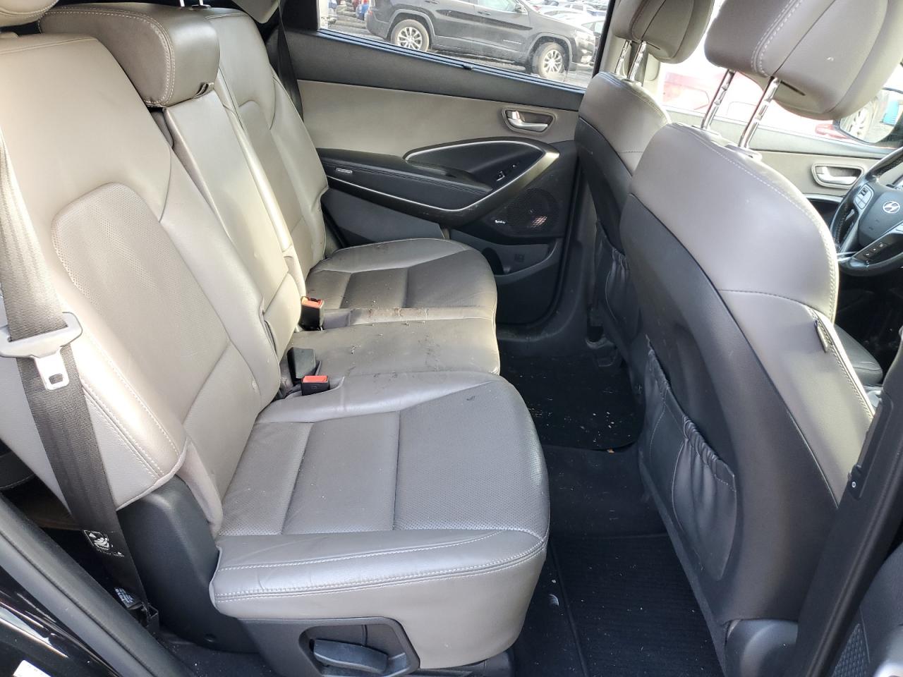 2017 Hyundai Santa Fe - Image 11