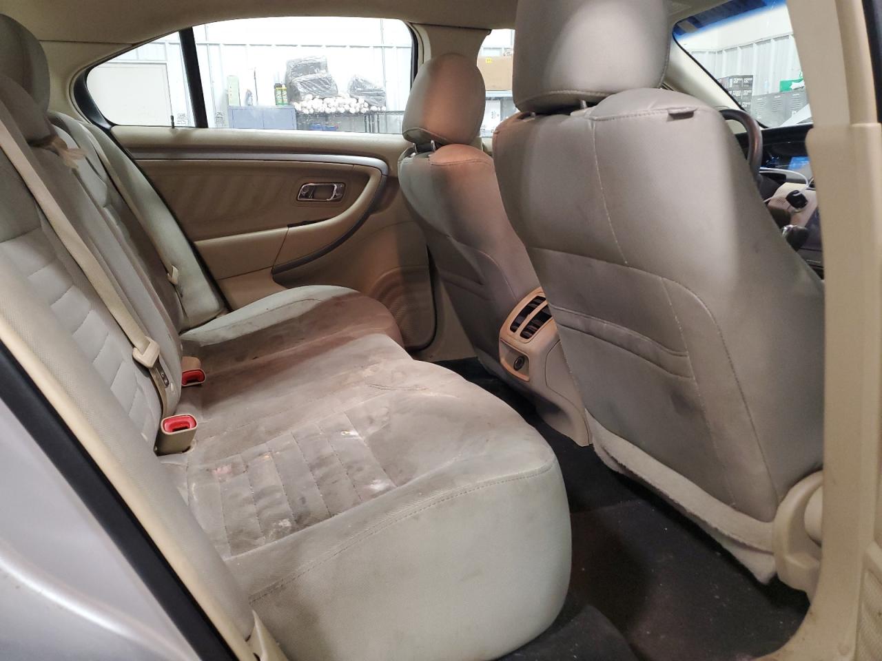2015 Ford Taurus - Image 10