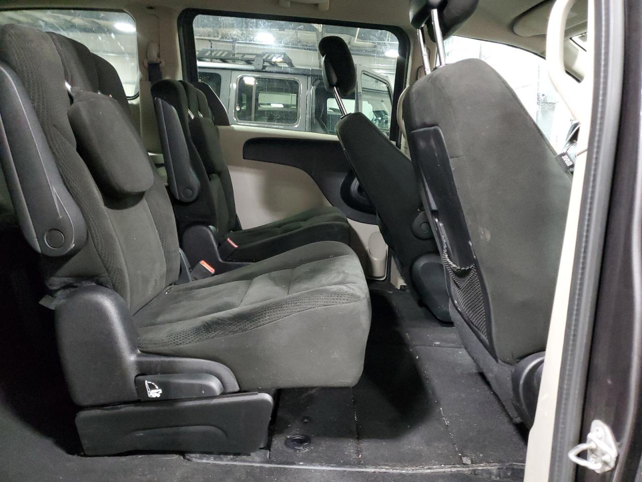 2015 Dodge Caravan - Image 11