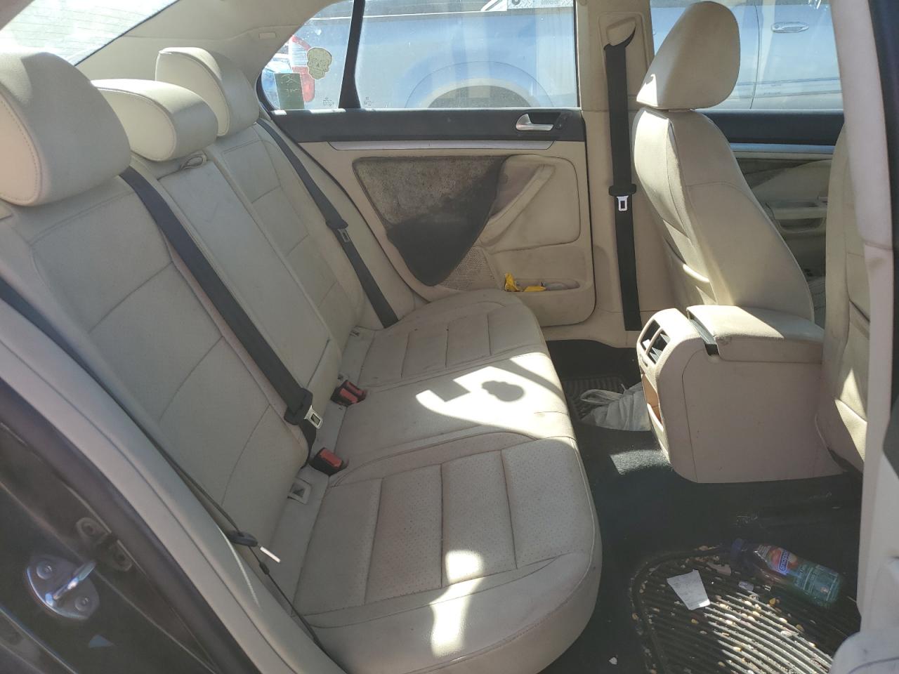 2010 Volkswagen Jetta - Image 10