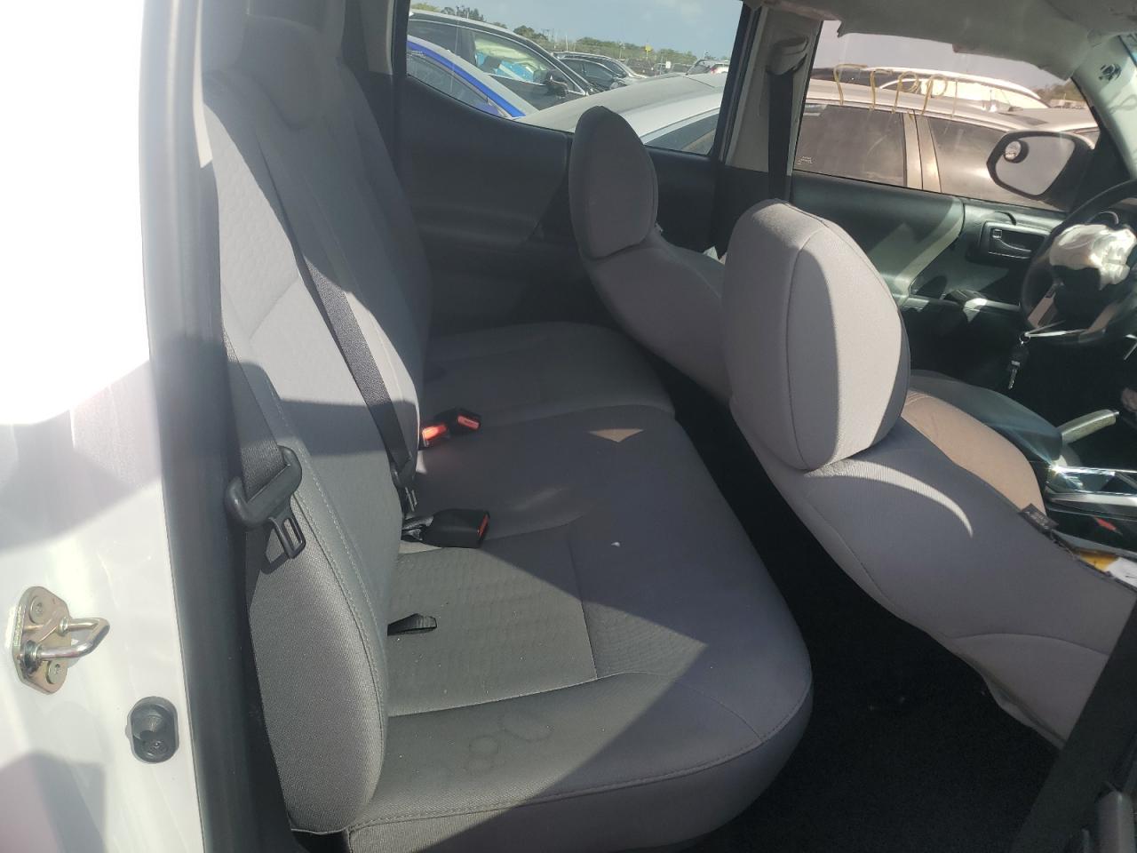 2019 Toyota Tacoma - Image 10