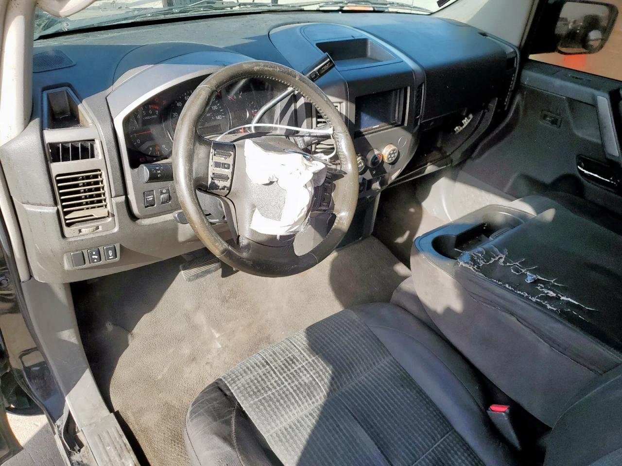 2005 Nissan Titan - Image 8