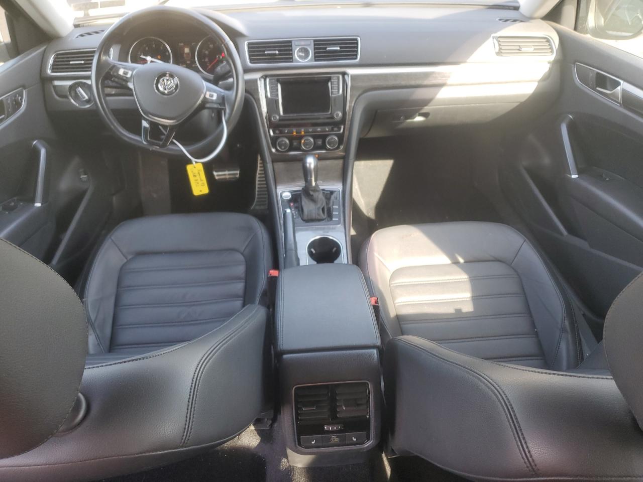 2017 Volkswagen Passat - Image 8