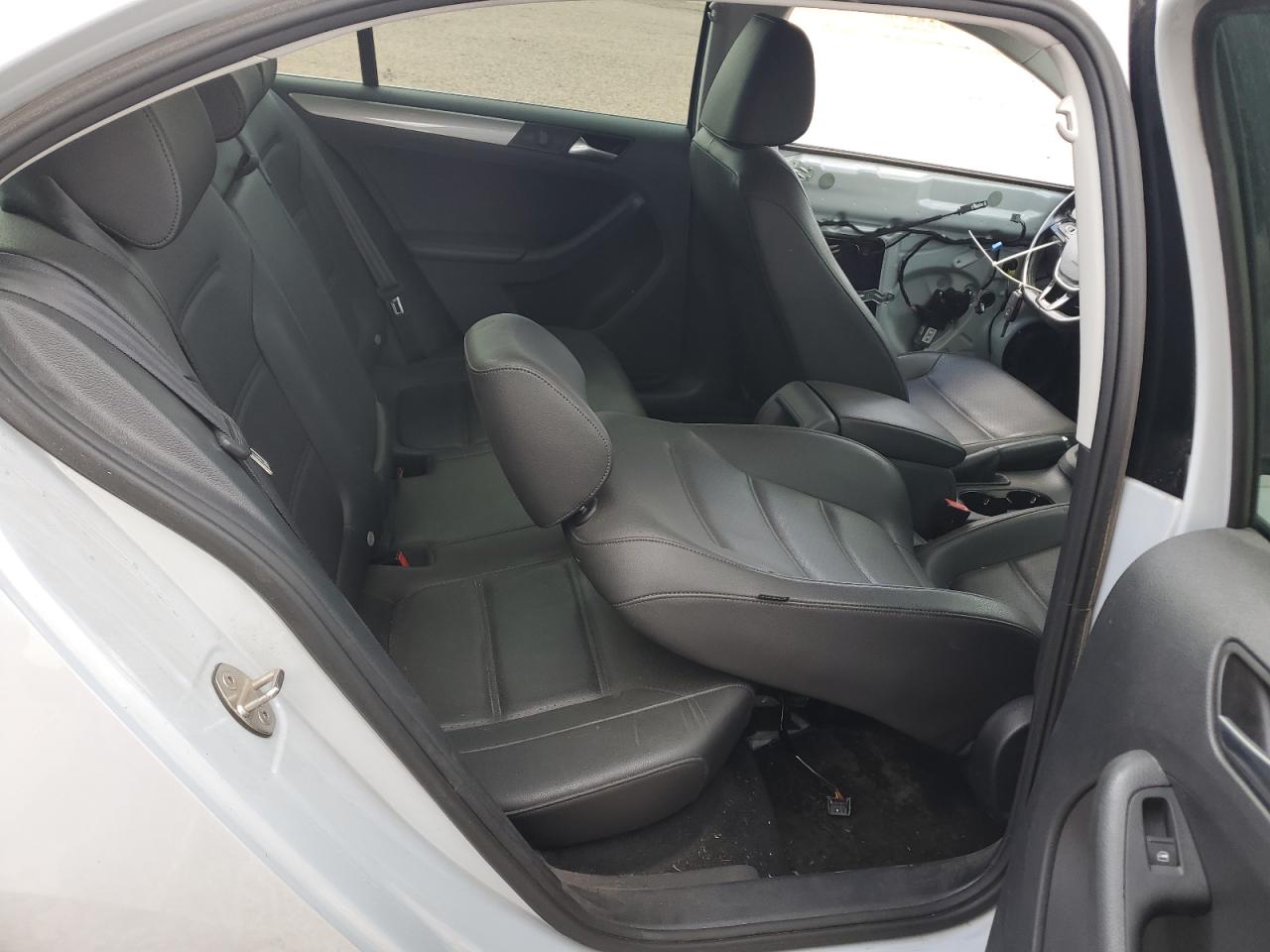 2017 Volkswagen Jetta - Image 10