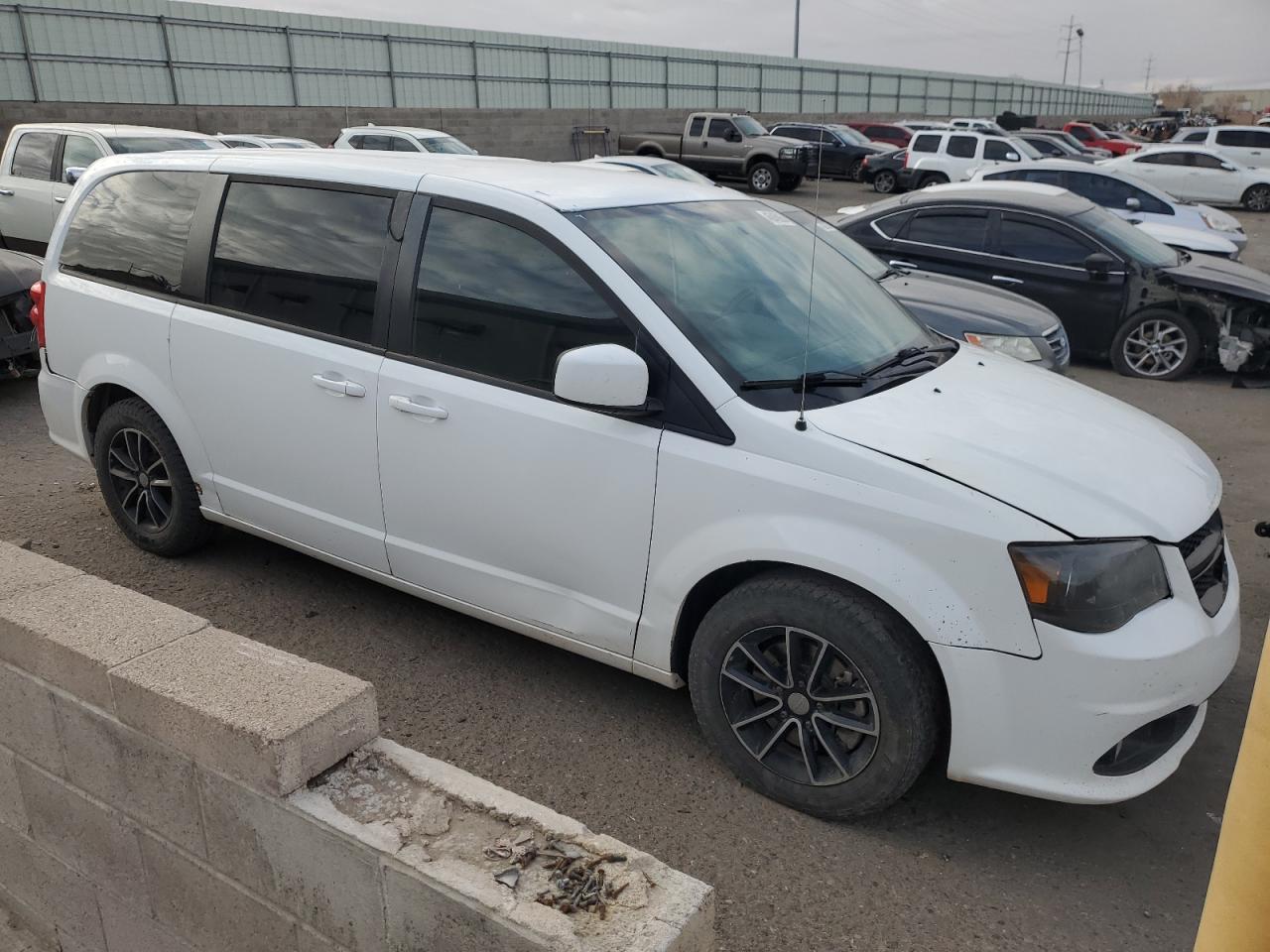 2018 Dodge Caravan - Image 4