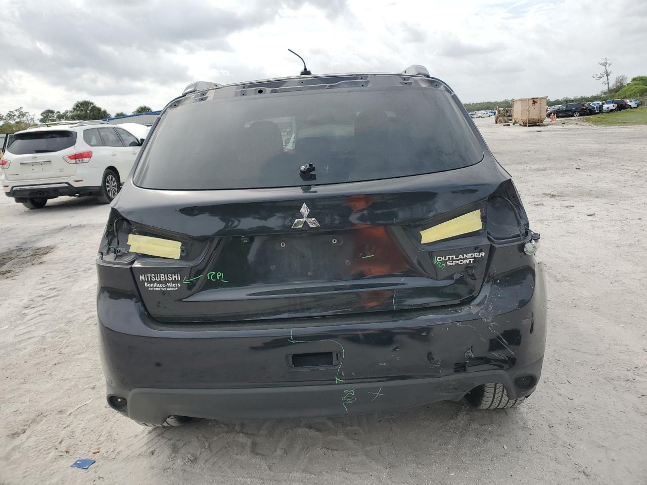 2015 Mitsubishi Outlander - Image 6
