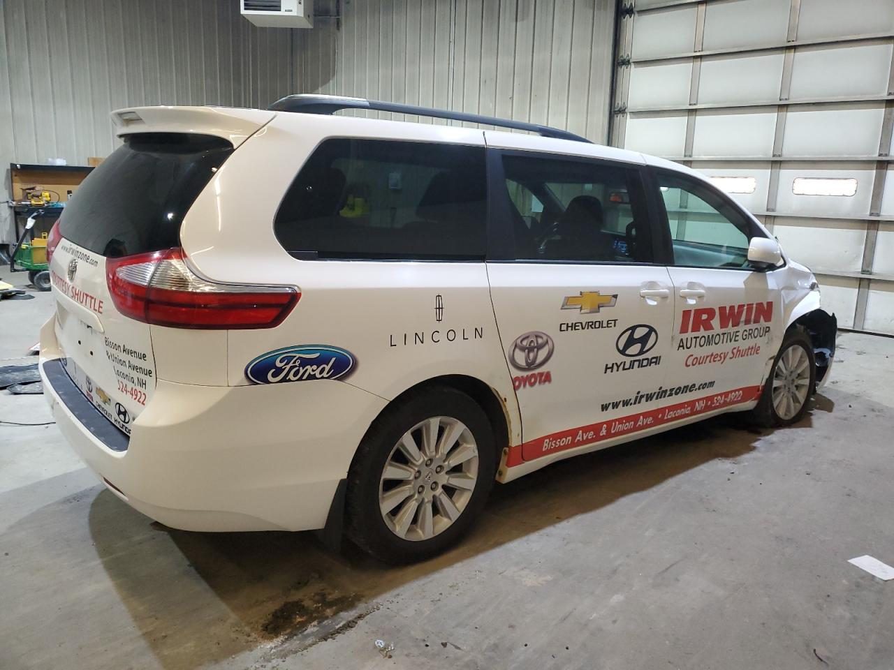 2015 Toyota Sienna - Image 3