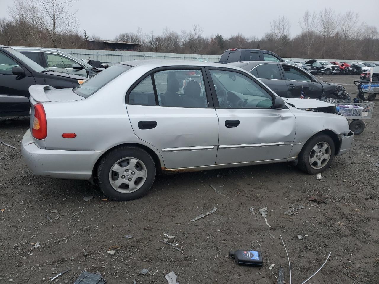 2002 Hyundai Accent - Image 3