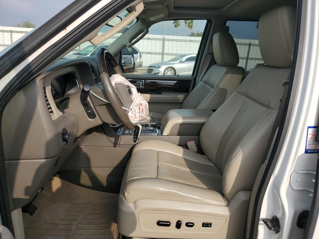 2017 Lincoln Navigator - Image 7