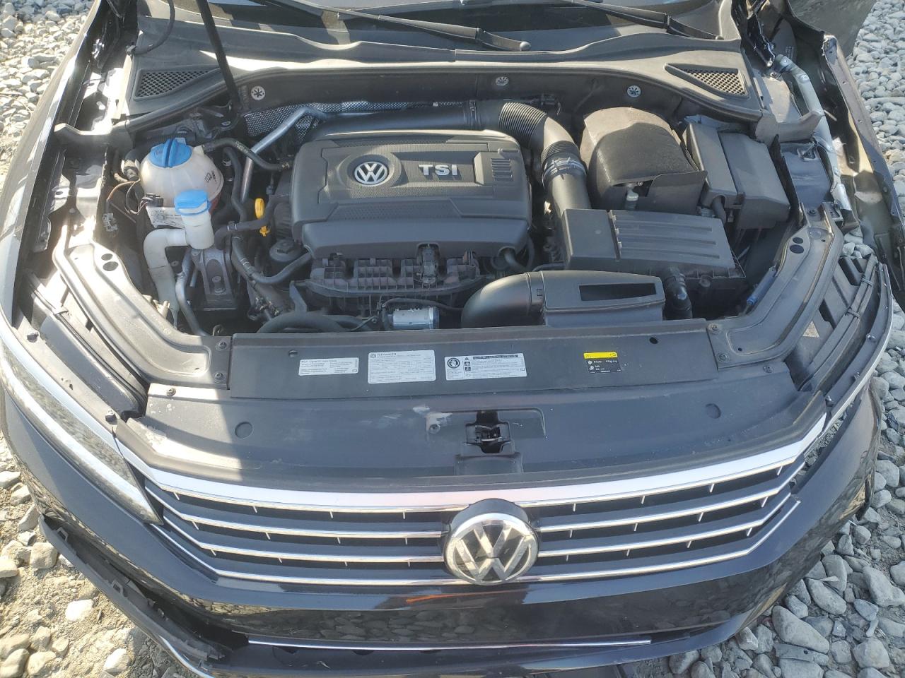 2017 Volkswagen Passat - Image 11