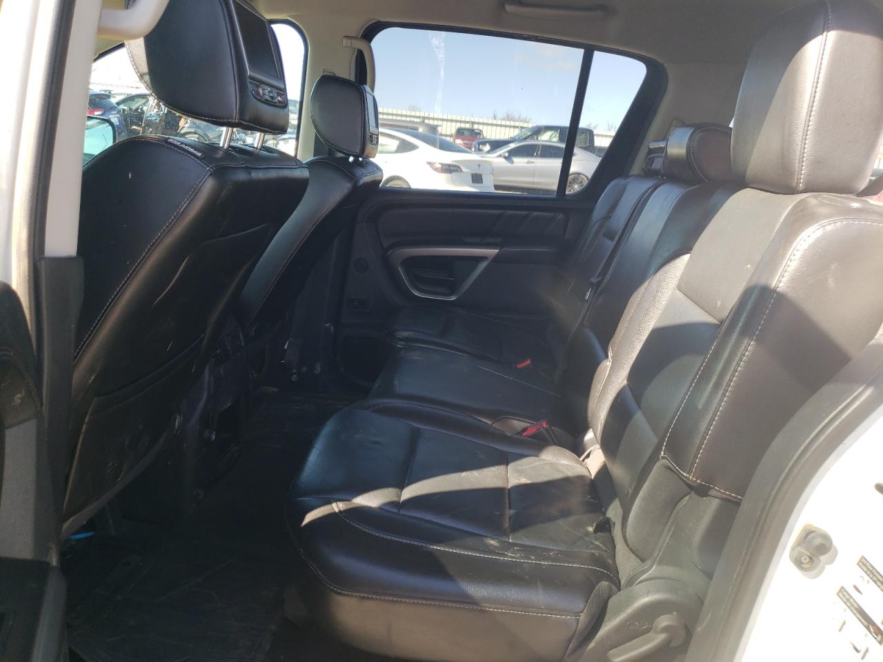 2015 Nissan Armada - Image 11