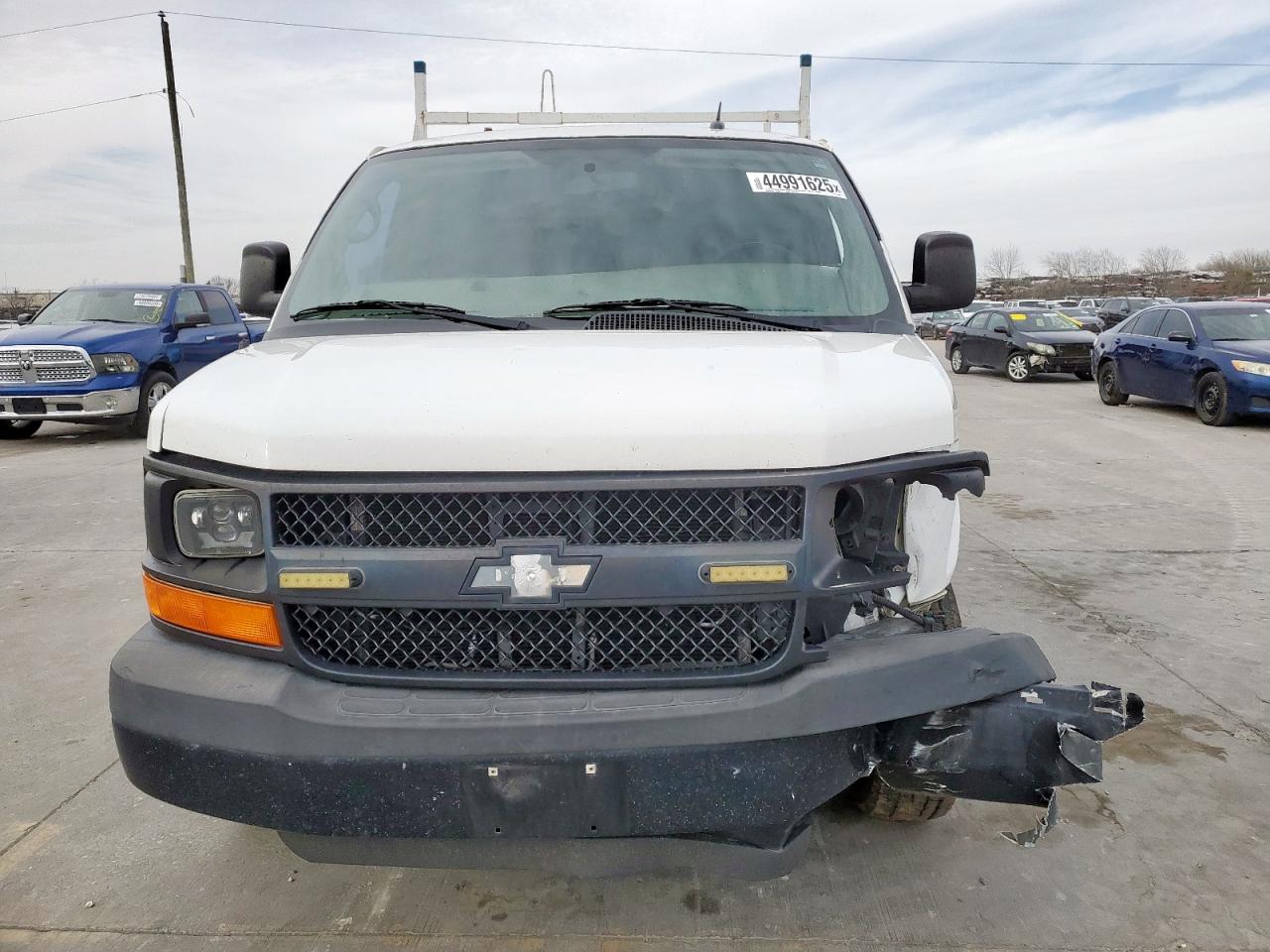 2015 Chevrolet Express - Image 5